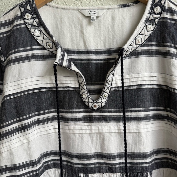 Crown & Ivy Peplum Top Black & White Long Sleeve Aztec Babydoll Women’s Size Med - Picture 3 of 13